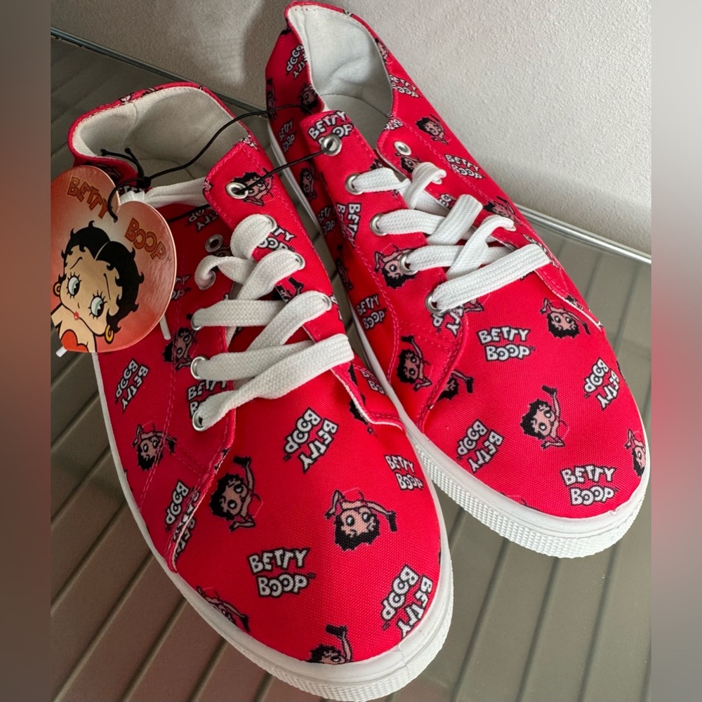 Betty Boop hot Pink Canvas sneaker Shoes with graphic design sign 9 shoelaces